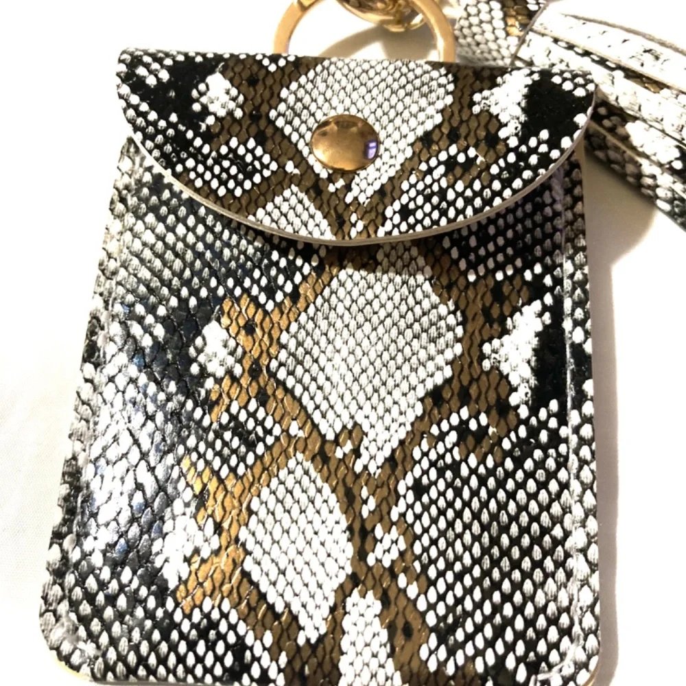 NWOT Reptile Bangle Wristlet - Picture 2 of 6